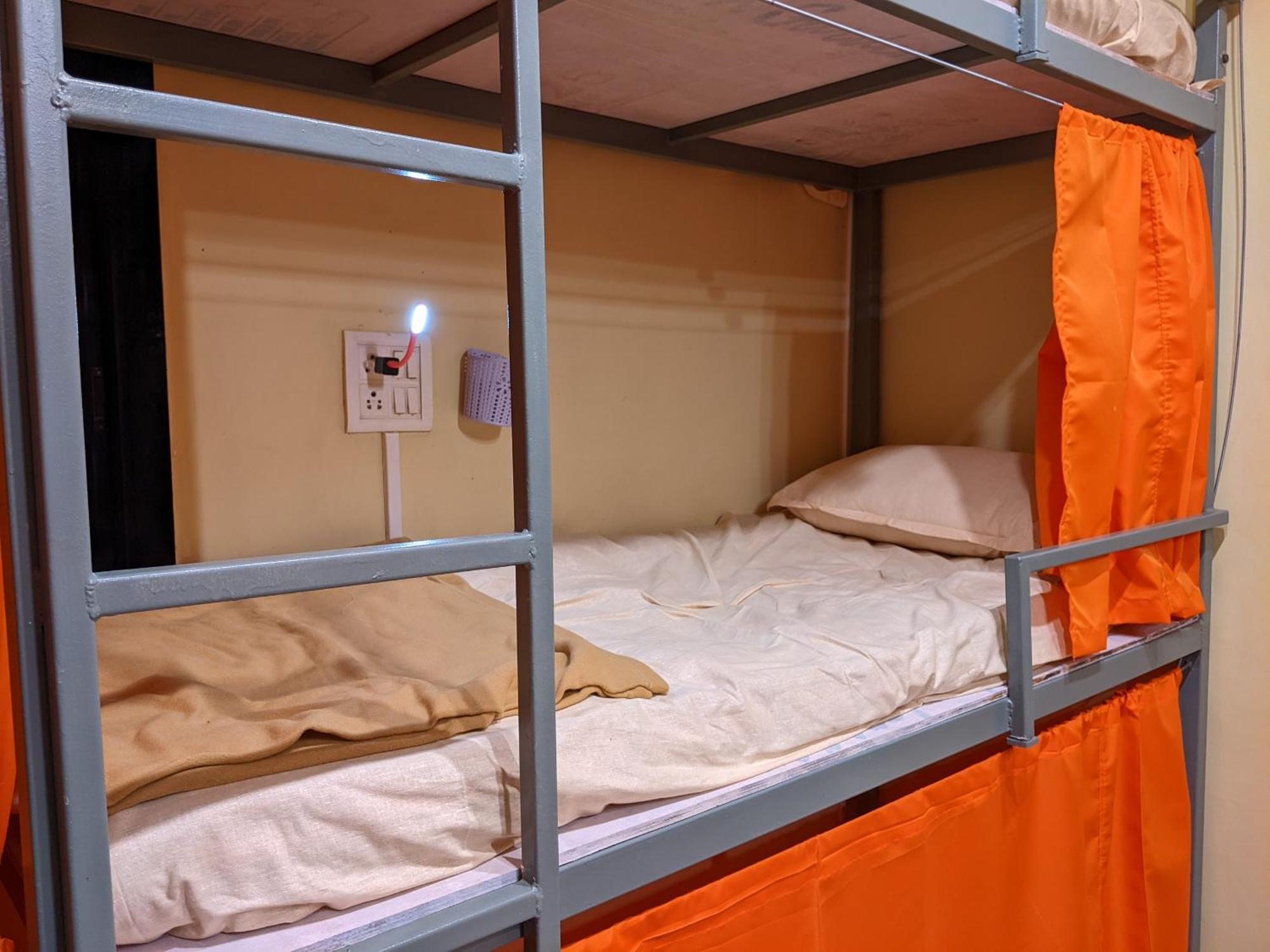Awaara Backpackers Hostel, Алибаг Екстериор снимка